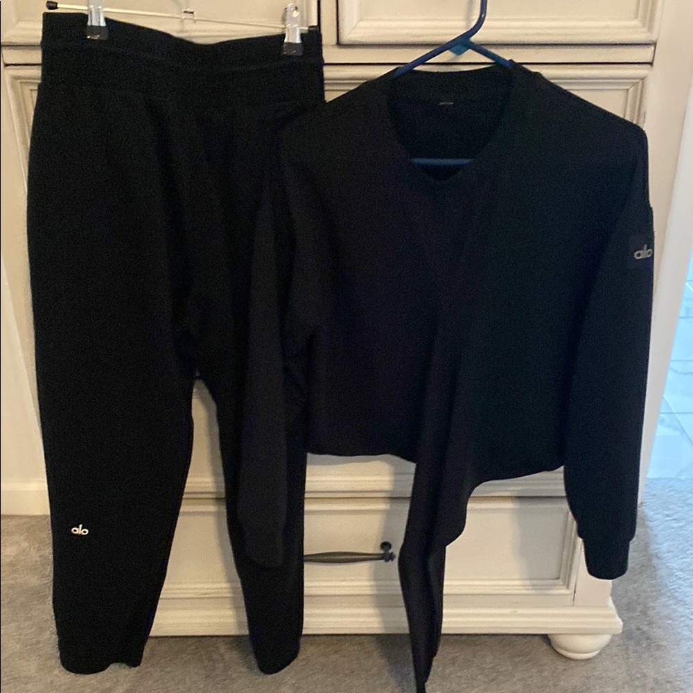 Alo Yoga Black Sweatshirt and Joggers Set